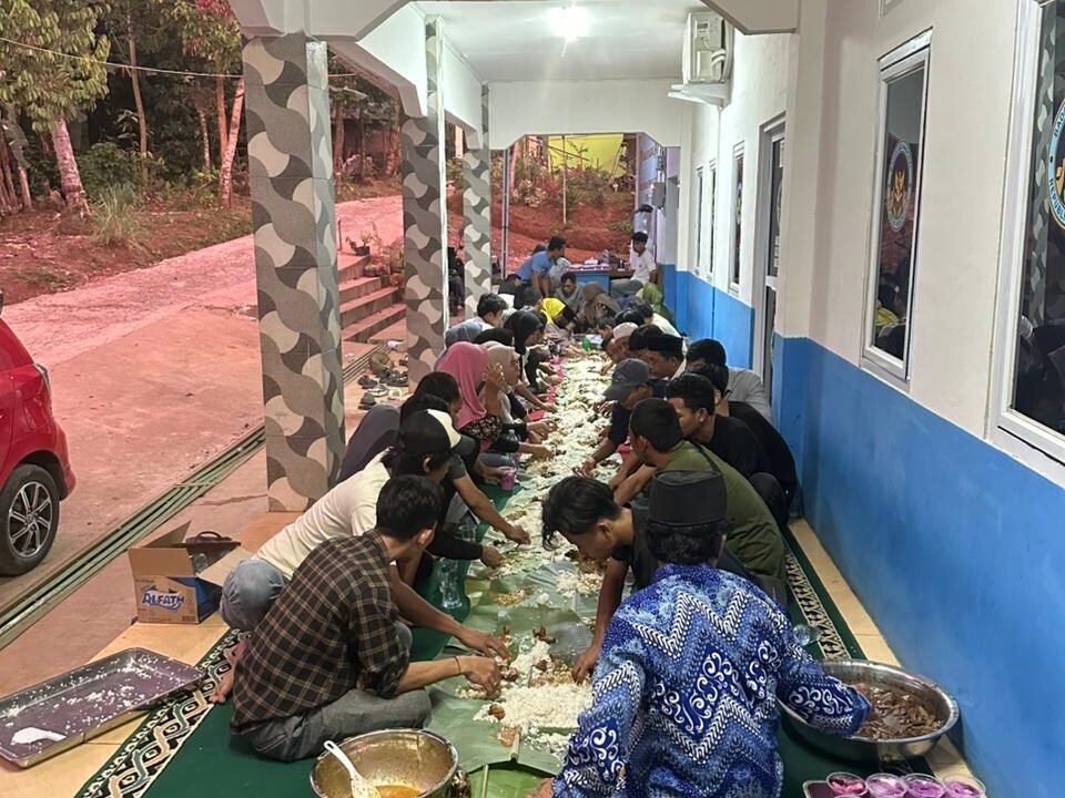 Buka Puasa Bersama Keluarga Besar Yayasan Al-Miftah: Pererat Silaturahmi dan Kebersamaan