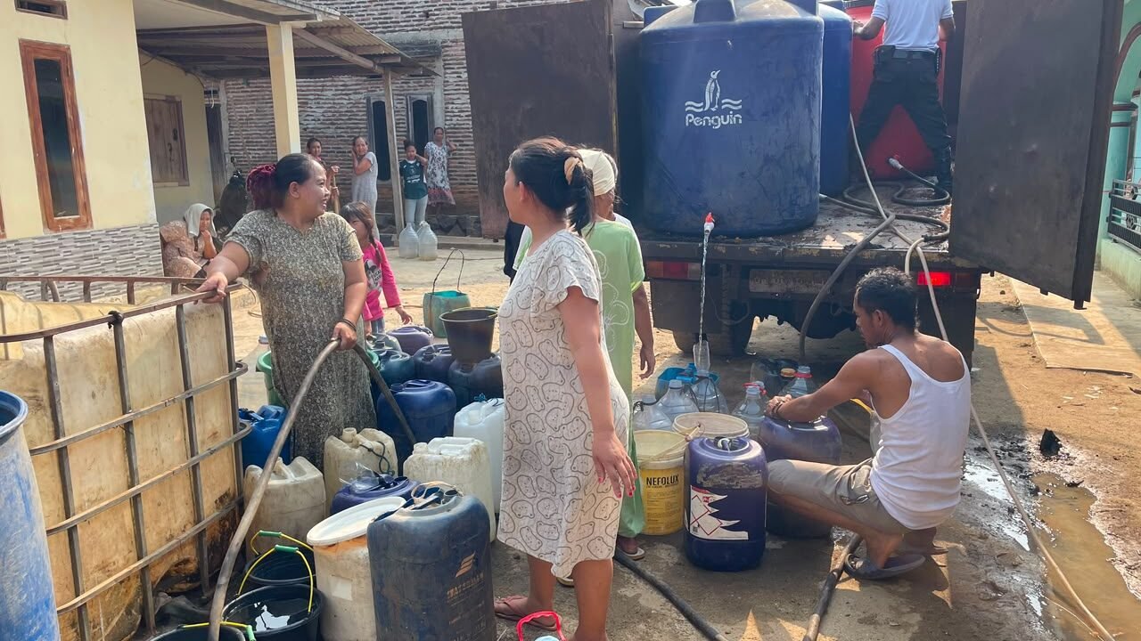 PTPN PKS Kertajaya Salurkan Ribuan Liter Air Bersih